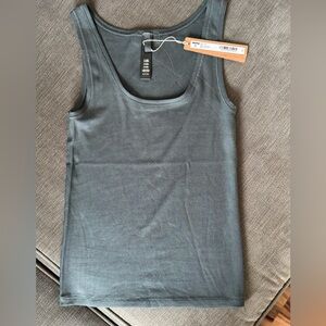 🎽Skims soft lounge tank size S in deep sea NWT